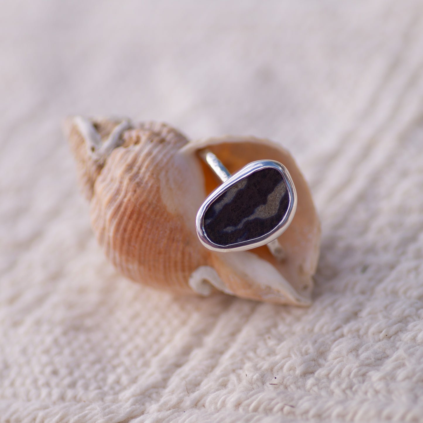 Blue Wiggle Pottery Sterling Silver Ring, Size R/9 (UK/US)