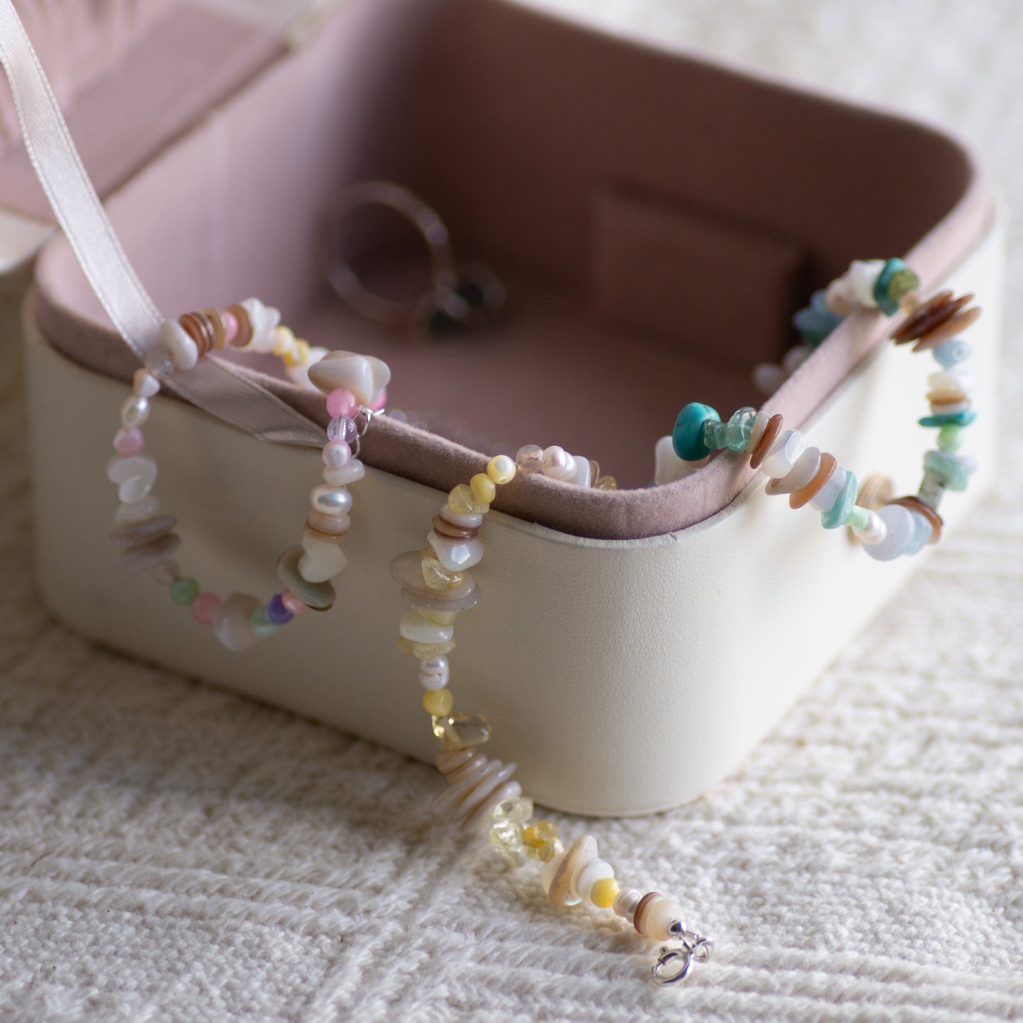 Mother of Pearl Heart Beaded Bracelet